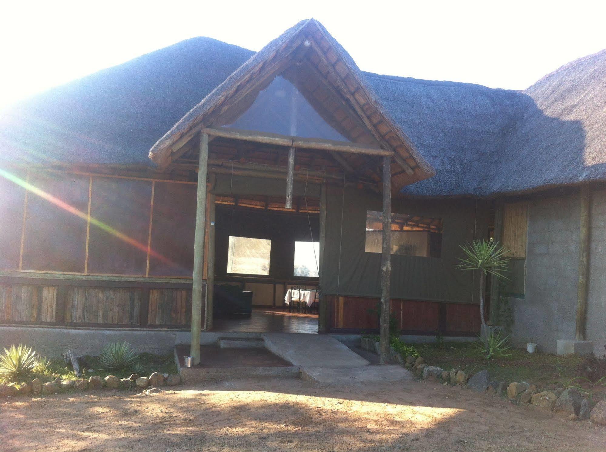 Lion Roars Lodge Lesoma Exterior photo